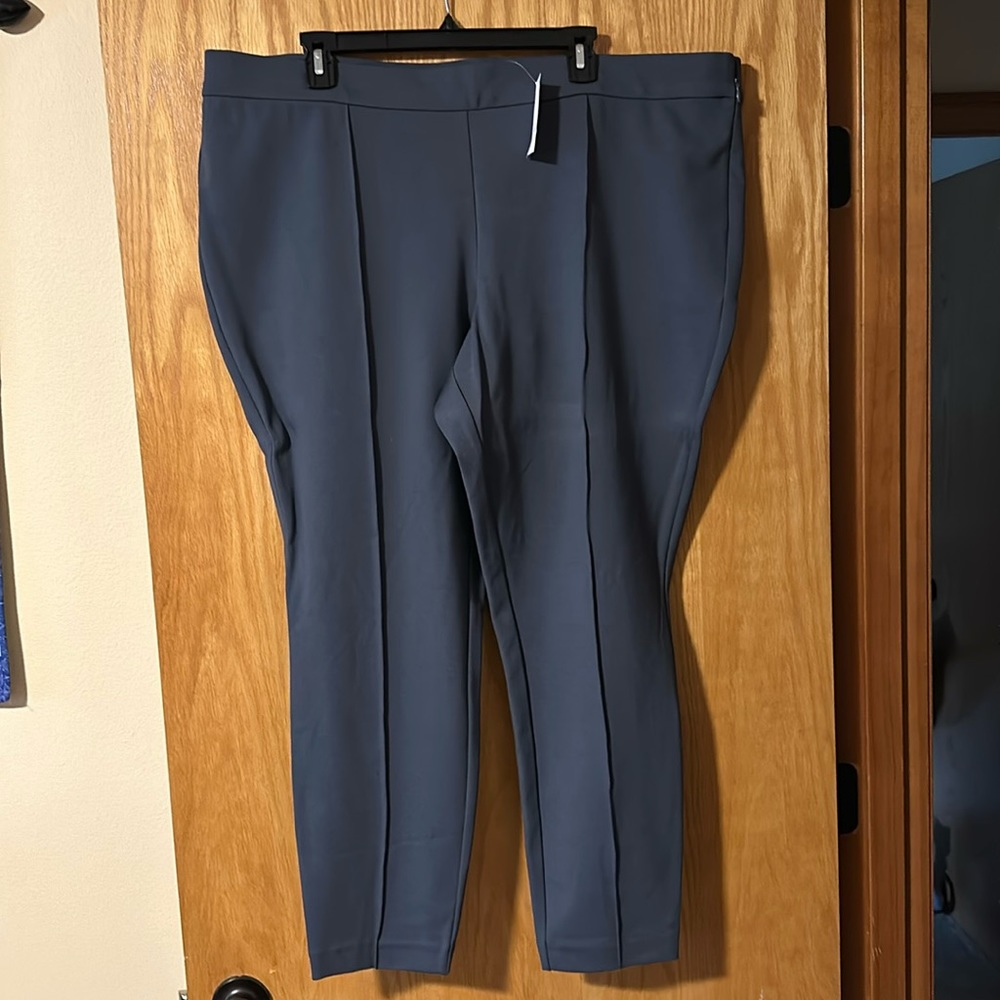New LOFT Women’s Gray Knit Leggings with Front Seam Detail and side zip size 22